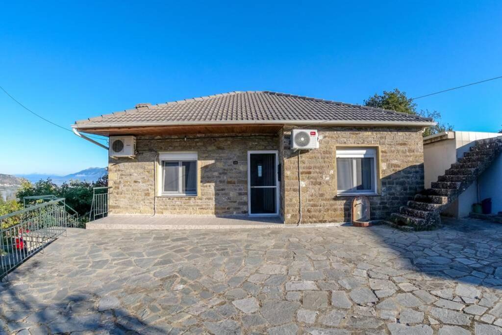 Breathtaking Lake View Cottage With A Fireplace Next To Ioannina City! Екстериор снимка